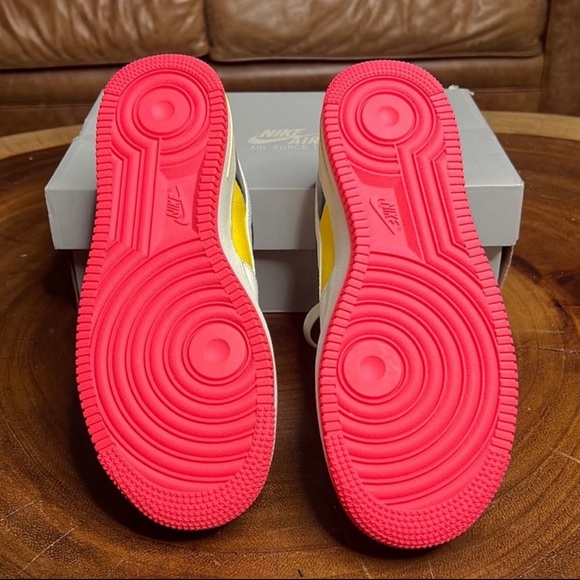 43: Nike: W Air Force 1 ‘07 SE MOTO: Size 6 - Picture 8 of 8